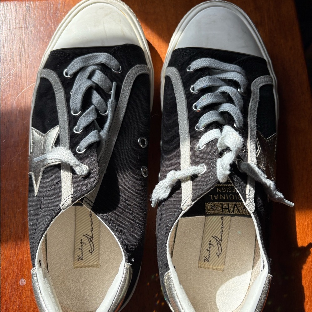 Vintage Havana Black and White Low-Top Sneakers